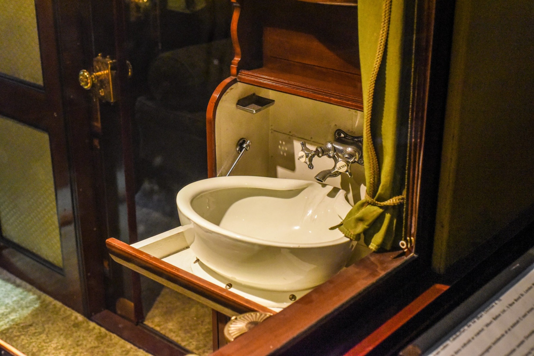 Die Badezimmer des Salonwagens S1. (Foto: Andreas Lerg)